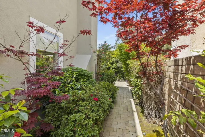 73-web-or-mls-UpmarketMedia-2113Dor-221