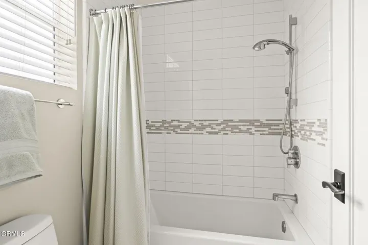 54-web-or-mls-UpmarketMedia-2113Dor-186