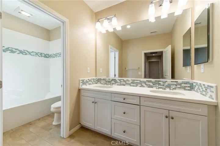 Upstairs 2nd bathroom