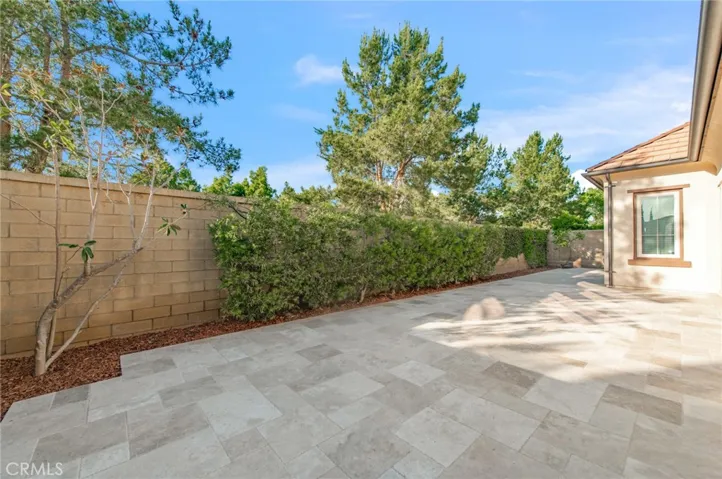 Spacious backyard with Travertine tile for you to entertaining friends or enjoying yourself