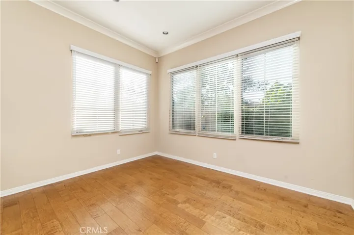 Bright Dining room