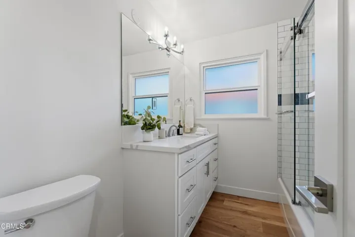 Bathroom 2 pic 1