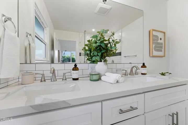 Master bathroom pic 3