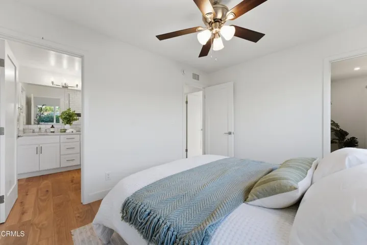 Master bedroom pic 2