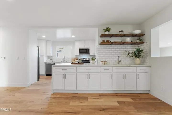 open kitchen island picture