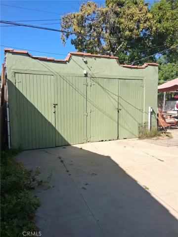 Detached Garage