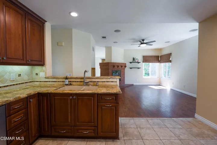 7247universitydrive-59