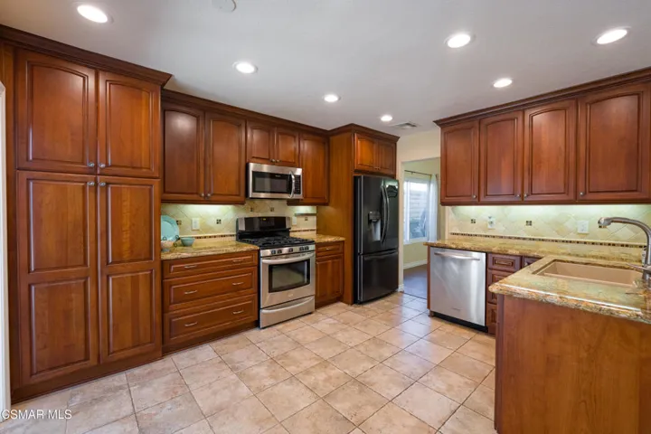 7247universitydrive-57