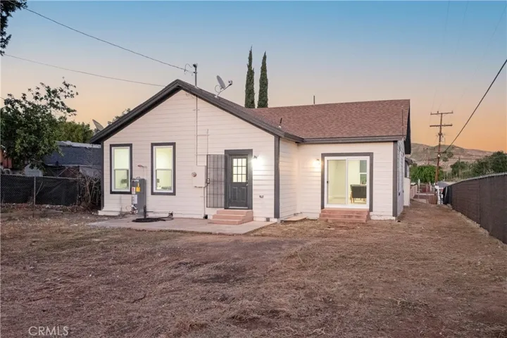 19241 Envoy Avenue, Corona, California 92881