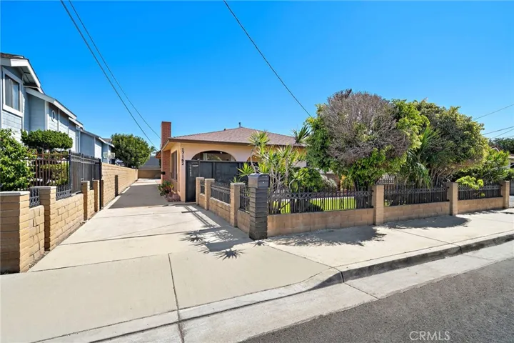 Look at this Driveway!! It goes all the way back to the 2-Car Garage and then to the Backyard for tons of Parking and Even RV Parking! Wow!!