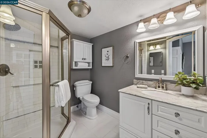 Private bathroom in en suite