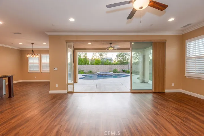 Family room View to Pool