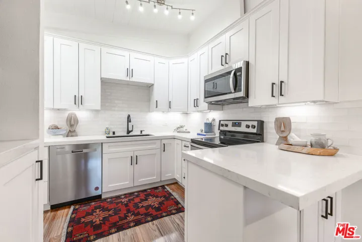 12014 Kling Street 18, Valley Village, California 91607