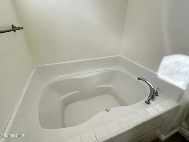 12-master bathtub