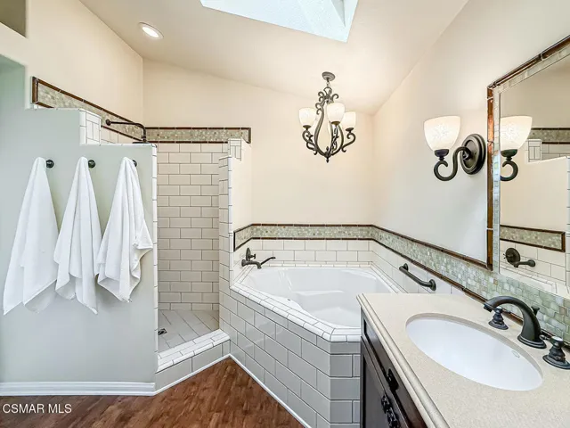 jPrimary Bedroom Suite6