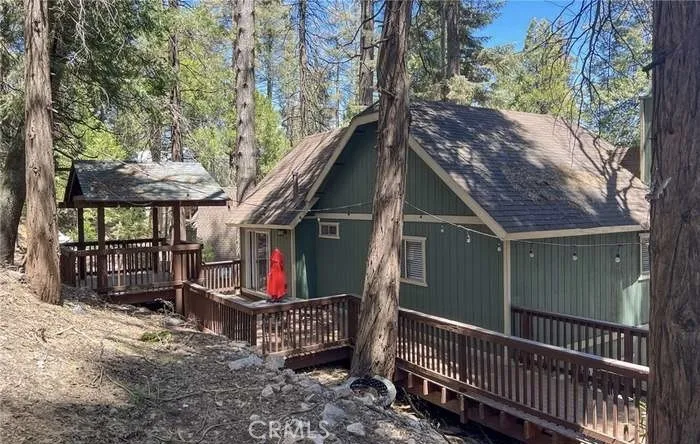 27981 Rainbow Drive, Lake Arrowhead, California 92352