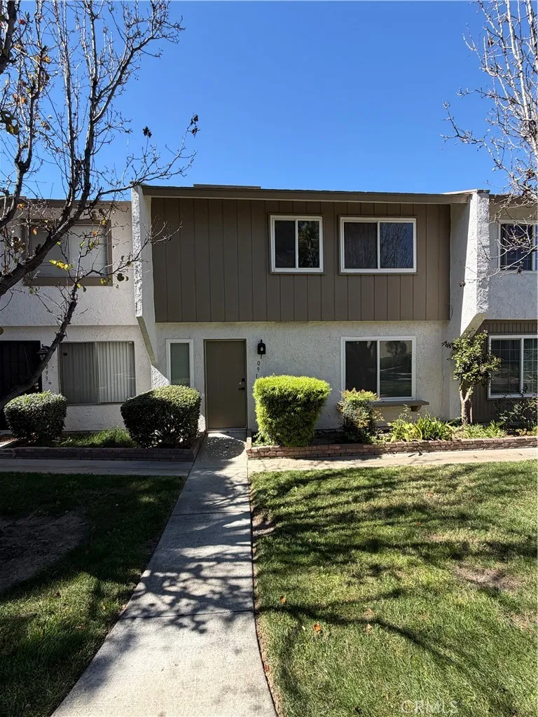 1091 Clark