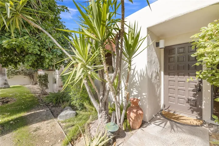 Front door entrance. Giant grapefruit tree on left.
