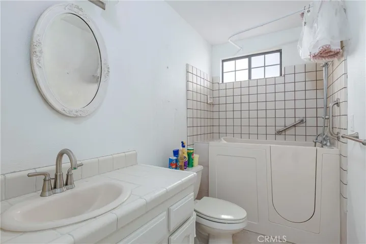  guest bath soaking bub