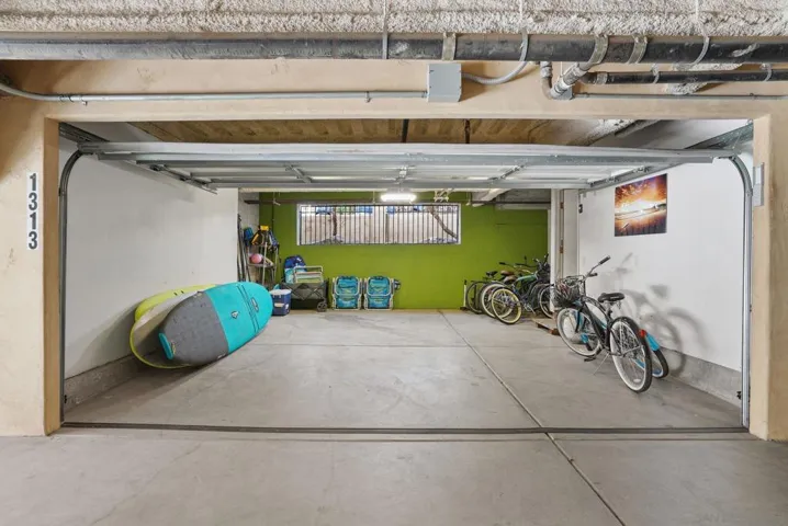 1313 Private 2 Car Garage