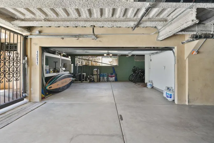 1311 Private 2 Car Garage