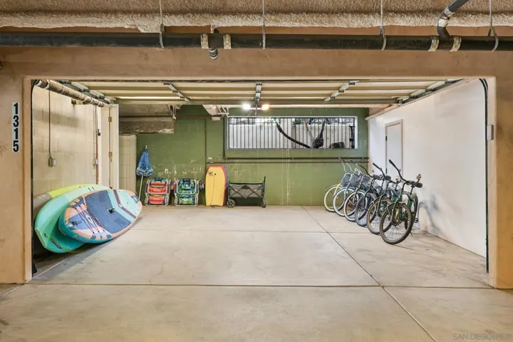 1315 Private 2 Car Garage