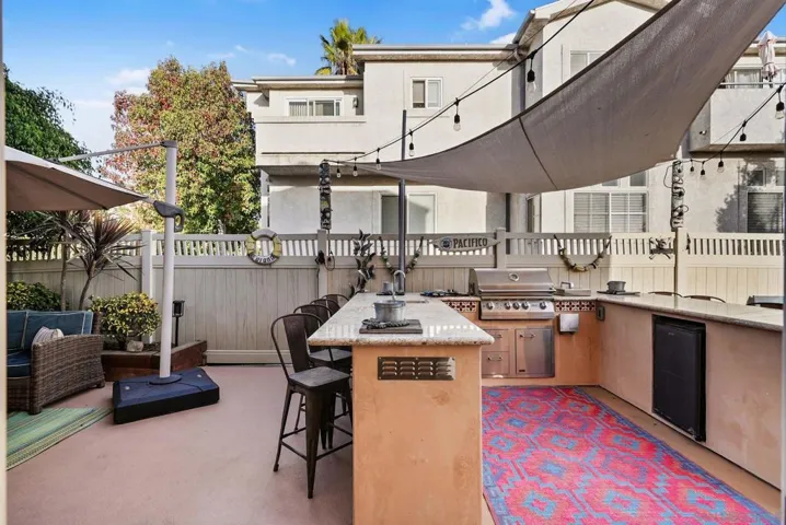 1315 Outdoor Kitchen, Fireplace, Seating