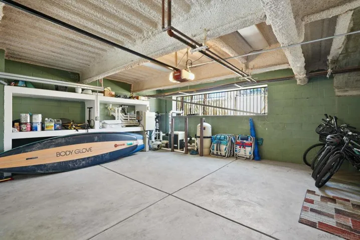 1311 Private 2 Car Garage