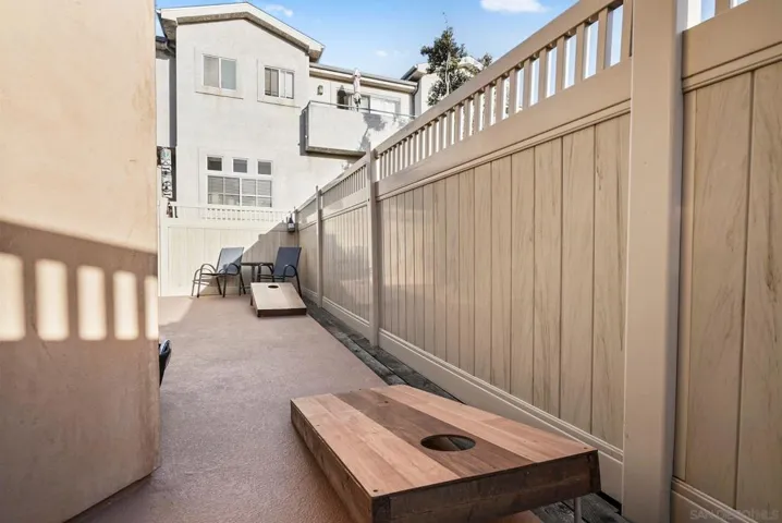 1315 Outdoor Kitchen, Fireplace, Seating