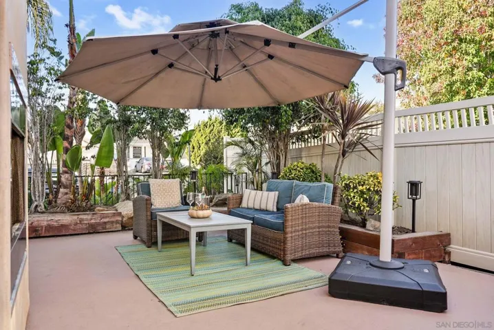 1315 Outdoor Kitchen, Fireplace, Seating