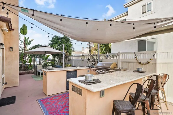 1315 Outdoor Kitchen, Fireplace, Seating