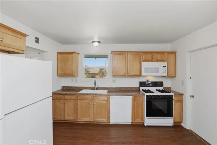 7471 Dunkirk, Highland, California 92346