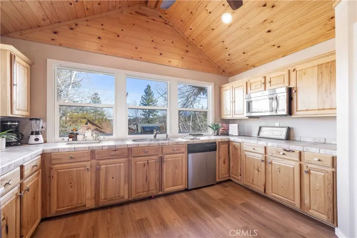 40177 Lakeview, Big Bear Lake, California 92315