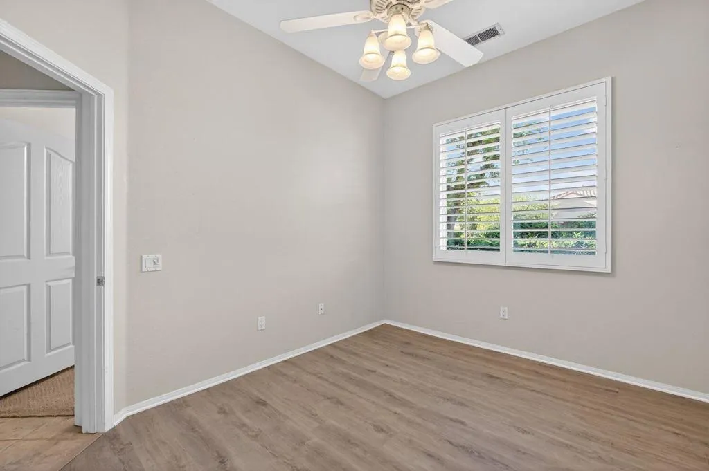 260312_43784_royal_saint_george_drive_in