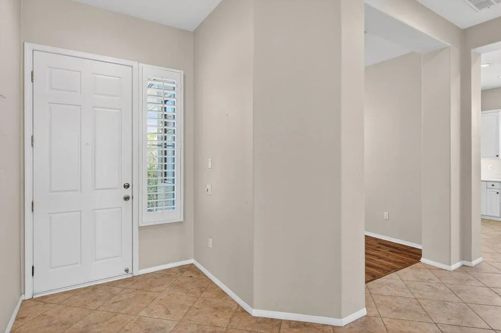 260312_43784_royal_saint_george_drive_in