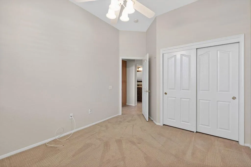 260312_43784_royal_saint_george_drive_in
