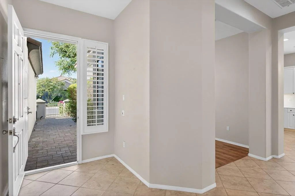 260312_43784_royal_saint_george_drive_in