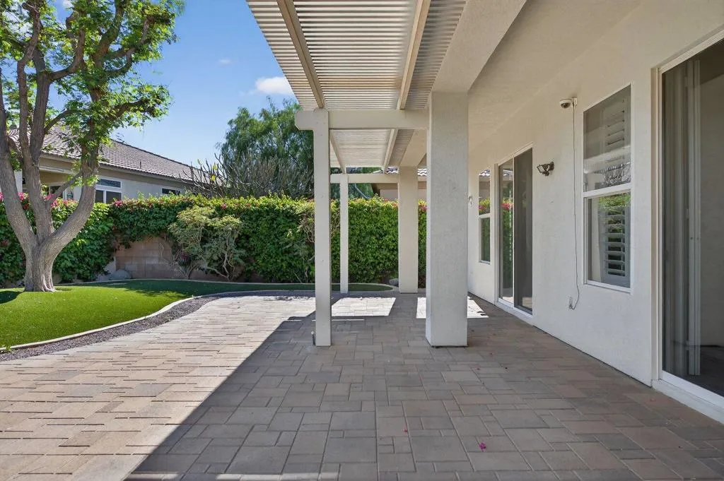 260312_43784_royal_saint_george_drive_in
