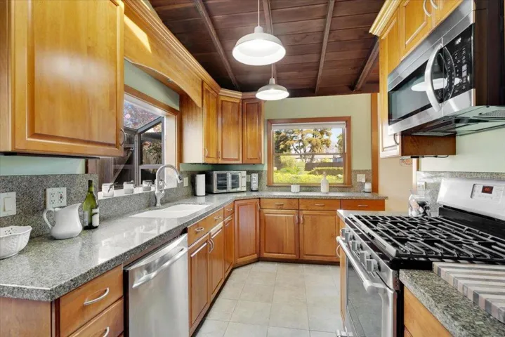 501 Pine Street, Aptos, California 95003