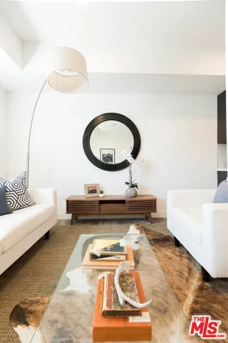 14827 Victory Boulevard, Van Nuys, California 91411