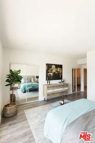 14827 Victory Boulevard, Van Nuys, California 91411
