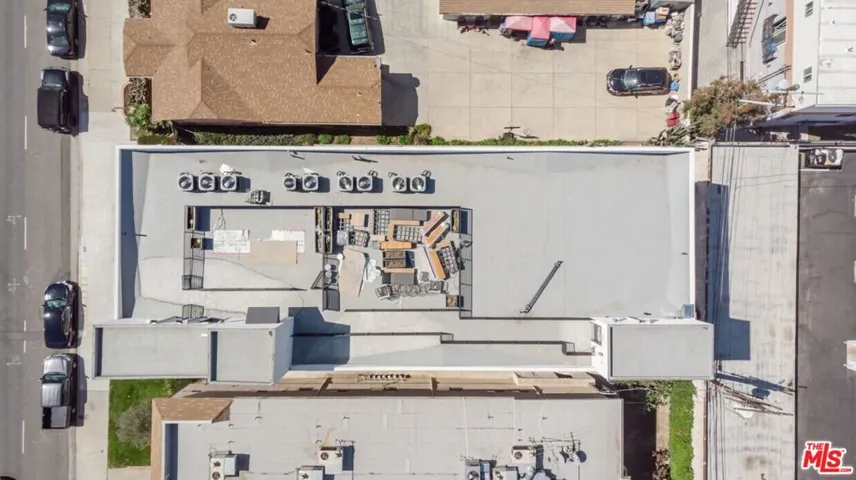 14827 Victory Boulevard, Van Nuys, California 91411