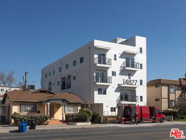 14827 Victory Boulevard, Van Nuys, California 91411
