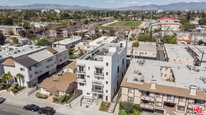 14827 Victory Boulevard, Van Nuys, California 91411