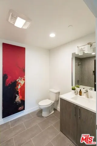 14827 Victory Boulevard, Van Nuys, California 91411