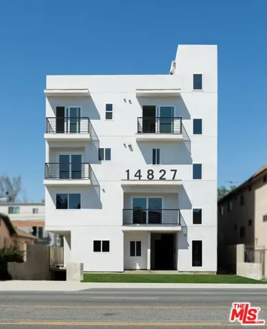 14827 Victory Boulevard, Van Nuys, California 91411