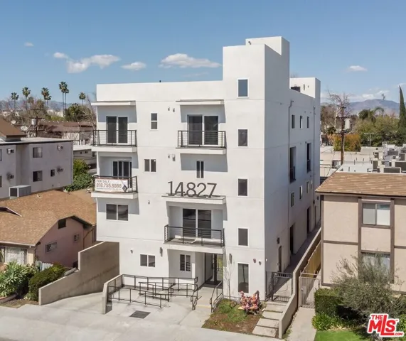14827 Victory Boulevard, Van Nuys, California 91411