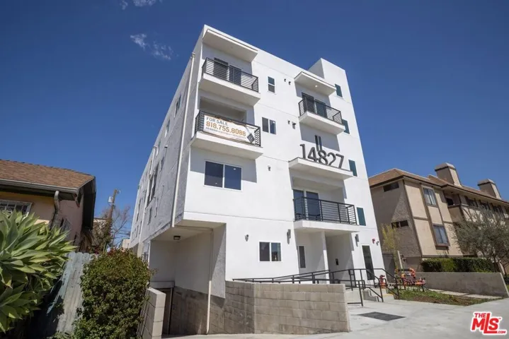 14827 Victory Boulevard, Van Nuys, California 91411
