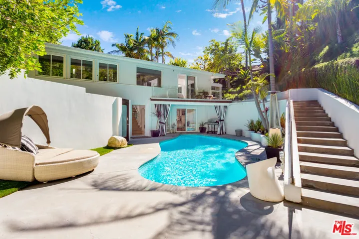 2 grass areas around the pool