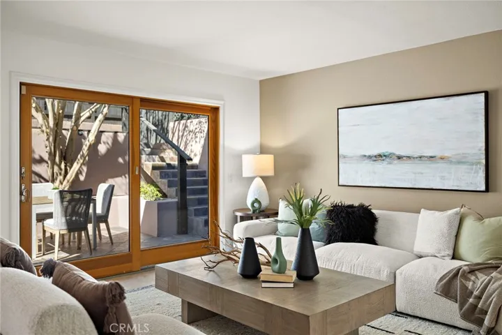 923 Balboa Avenue, Laguna Beach, California 92651